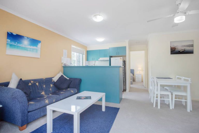 Surfers Beach Resort One - 1 Bedroom Air Conditioned Apartment